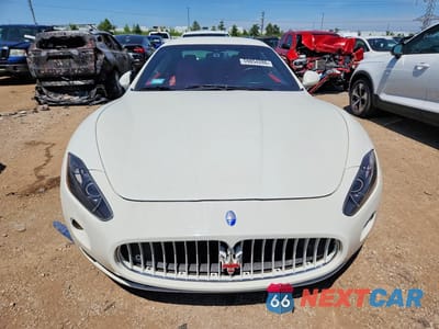Piąte zdjęcie samochodu w środku: 2010 MASERATI GRANTURISMO VIN:ZAM45GLA3A0052090 - miniatura