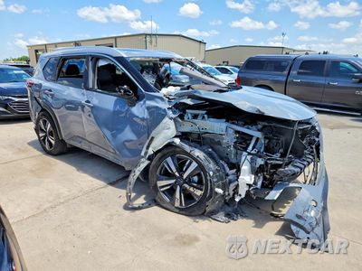 Czwarte zdjęcie samochodu z boku: 2022 NISSAN ROGUE SL VIN:5N1BT3CB4NC707599 - miniatura