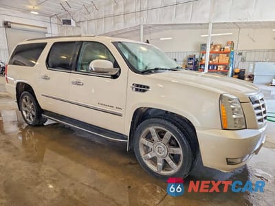 Czwarte zdjęcie samochodu z boku: 2013 CADILLAC ESCALADE ESV LUXURY VIN:1GYS4HEF9DR102000 - miniatura