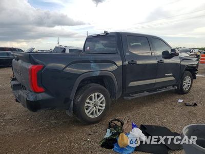 Trzecie zdjęcie samochodu z tyłu: 2026 TOYOTA TUNDRA SR5 VIN:5TFLA5DB9TX383645 - miniatura