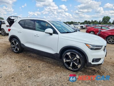 Czwarte zdjęcie samochodu z boku: 2020 VOLVO XC40 T5 MOMENTUM VIN:YV4162UK3L2298866 - miniatura
