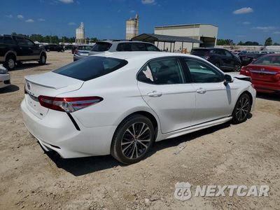 Trzecie zdjęcie samochodu z tyłu: 2020 TOYOTA CAMRY SE VIN:4T1G11AK2LU942061 - miniatura