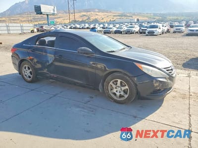Czwarte zdjęcie samochodu z boku: 2011 HYUNDAI SONATA GLS VIN:5NPEB4ACXBH112360 - miniatura