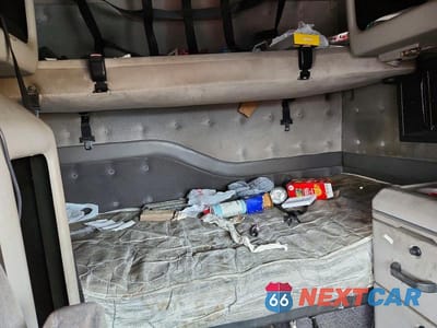 Zdjęcie 10 z 14 samochodu: 2003 VOLVO VN VNL VIN:4V4NC9GH53N346909 - miniatura