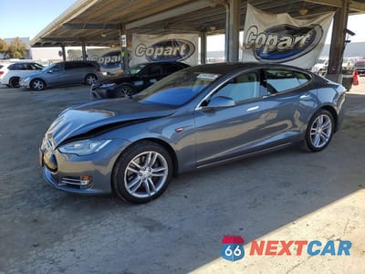 2013 TESLA MODEL S 5YJSA1CN7DFP06778 - główne zdjęcie licytacji z USA - miniatura