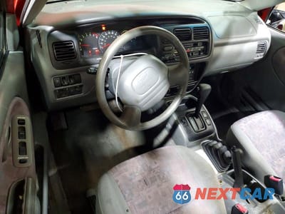 Zdjęcie 8 z 13 samochodu: 2001 CHEVROLET TRACKER VIN:2CNBJ18C716943937 - miniatura