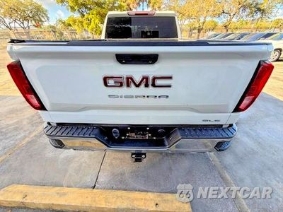 Zdjęcie 6 z 15 samochodu: 2021 GMC SIERRA K1500 SLE VIN:1GTU9BET4MZ191297 - miniatura