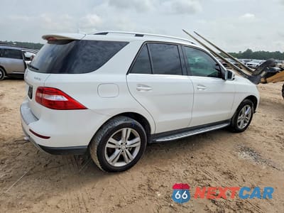 Trzecie zdjęcie samochodu z tyłu: 2015 MERCEDES-BENZ ML 250 BLUETEC VIN:4JGDA0EBXFA585712 - miniatura
