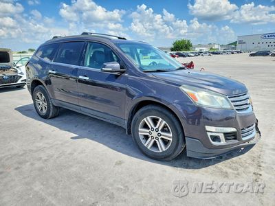 Czwarte zdjęcie samochodu z boku: 2015 CHEVROLET TRAVERSE LT VIN:1GNKRHKD8FJ184286 - miniatura