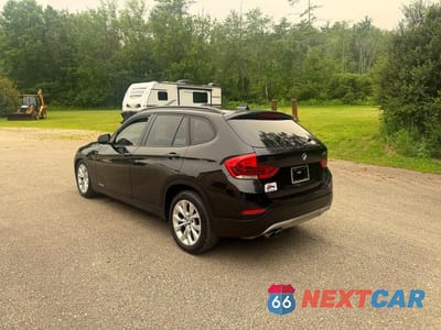 Trzecie zdjęcie samochodu z tyłu: 2014 BMW X1 XDRIVE28I VIN:WBAVL1C57EVY21727 - miniatura