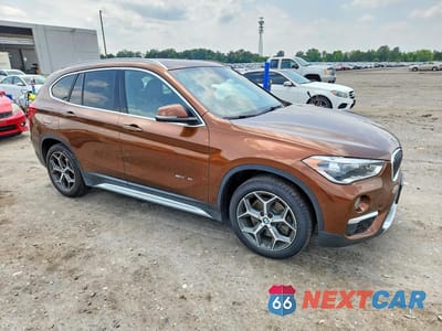 Czwarte zdjęcie samochodu z boku: 2017 BMW X1 SDRIVE28I VIN:WBXHU7C3XH5H32940 - miniatura