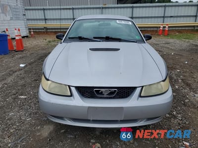 Piąte zdjęcie samochodu w środku: 2000 FORD MUSTANG VIN:1FAFP4047YF226325 - miniatura