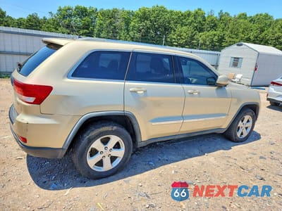 Trzecie zdjęcie samochodu z tyłu: 2012 JEEP GRAND CHEROKEE LAREDO VIN:1C4RJFAG7CC132968 - miniatura
