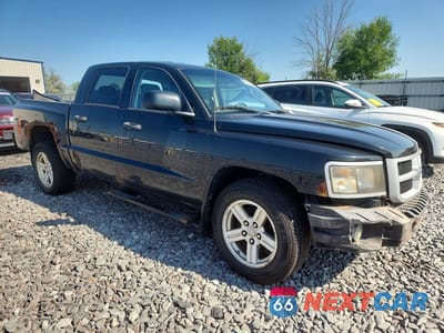 Czwarte zdjęcie samochodu z boku: 2008 DODGE DAKOTA SXT VIN:1D7HW38K28S613221 - miniatura