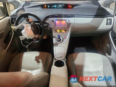 Zdjęcie 8 z 13 samochodu: 2014 TOYOTA PRIUS FOUR VIN:JTDKN3DU0E1777207 - miniatura