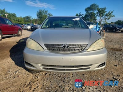 Piąte zdjęcie samochodu w środku: 2003 TOYOTA CAMRY LE VIN:4T1BE30K03U750276 - miniatura