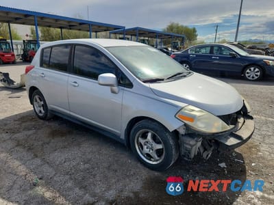 Czwarte zdjęcie samochodu z boku: 2008 NISSAN VERSA S/SL VIN:3N1BC13E88L353603 - miniatura