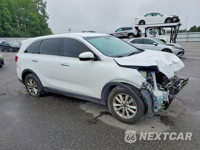 Czwarte zdjęcie samochodu z boku: 2020 KIA SORENTO LX VIN:5XYPG4A35LG670426 - miniatura