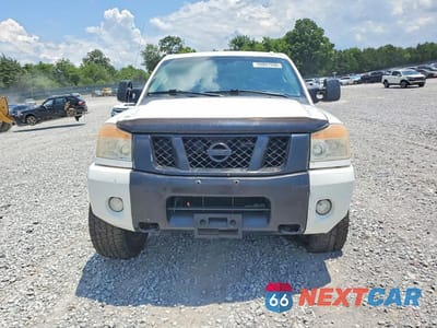 Piąte zdjęcie samochodu w środku: 2012 NISSAN TITAN SV VIN:1N6BA0EC6CN307640 - miniatura