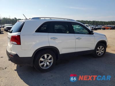 Trzecie zdjęcie samochodu z tyłu: 2013 KIA SORENTO LX VIN:5XYKT4A61DG409943 - miniatura
