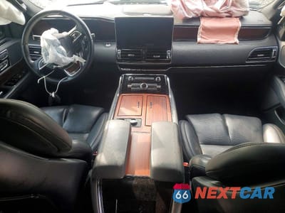 Zdjęcie 8 z 13 samochodu: 2023 LINCOLN NAVIGATOR RESERVE VIN:5LMJJ2LG1PEL05356 - miniatura