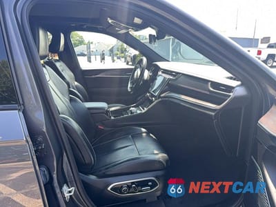 Piąte zdjęcie samochodu w środku: 2022 JEEP GRAND CHEROKEE OVERLAND VIN:1C4RJHDG6N8621729 - miniatura