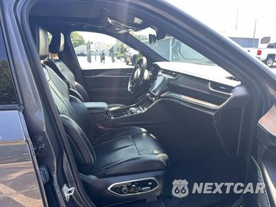 Piąte zdjęcie samochodu w środku: 2022 JEEP GRAND CHEROKEE OVERLAND VIN:1C4RJHDG6N8621729 - miniatura
