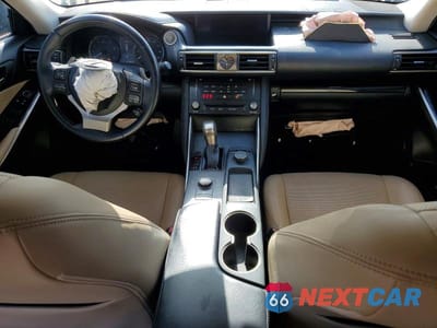 Zdjęcie 8 z 13 samochodu: 2018 LEXUS IS 300 VIN:JTHBA1D21J5075669 - miniatura