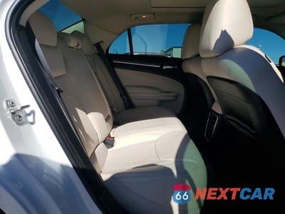 Zdjęcie 10 z 13 samochodu: 2019 CHRYSLER 300 TOURING VIN:2C3CCAAG1KH590427 - miniatura