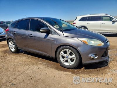 Czwarte zdjęcie samochodu z boku: 2014 FORD FOCUS SE VIN:1FADP3K28EL458121 - miniatura