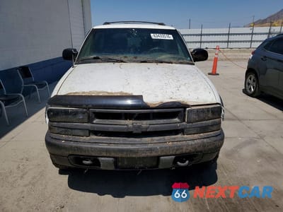 Piąte zdjęcie samochodu w środku: 2001 CHEVROLET BLAZER VIN:1GNCT18WX1K163836 - miniatura