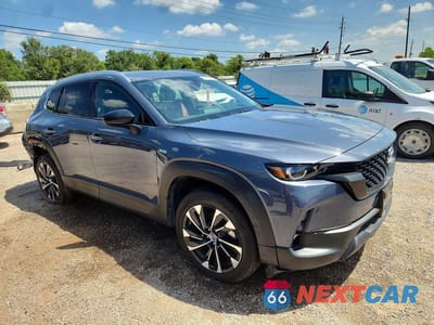 Czwarte zdjęcie samochodu z boku: 2025 MAZDA CX-50 PREMIUM PLUS VIN:7MMVAAEW6SN132286 - miniatura