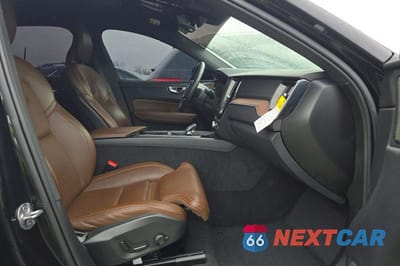 Piąte zdjęcie samochodu w środku: 2024 VOLVO XC60 ULTIMATE VIN:YV4L12RM5R1801281 - miniatura