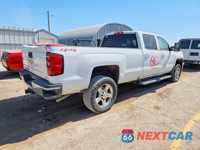 Trzecie zdjęcie samochodu z tyłu: 2017 CHEVROLET SILVERADO K2500 HEAVY DUTY LT VIN:1GC1KVEG0HF172796 - miniatura