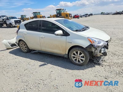 Czwarte zdjęcie samochodu z boku: 2017 TOYOTA PRIUS C TWO VIN:JTDKDTB34H1596208 - miniatura