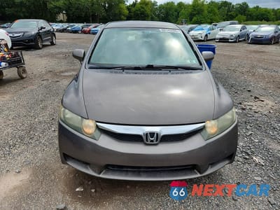 Piąte zdjęcie samochodu w środku: 2009 HONDA CIVIC LX VIN:1HGFA165X9L015604 - miniatura