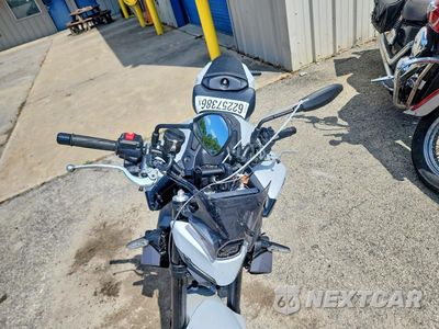 Piąte zdjęcie samochodu w środku: 2025 YAMAHA MT09 VIN:JYARN94E9SA002759 - miniatura