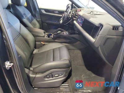 Zdjęcie 13 z 14 samochodu: 2026 PORSCHE CAYENNE COUPE VIN:WP1BA2AY9TDA35072 - miniatura