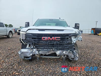 Piąte zdjęcie samochodu w środku: 2024 GMC 1500 VIN:1GTUUAED0RZ348929 - miniatura