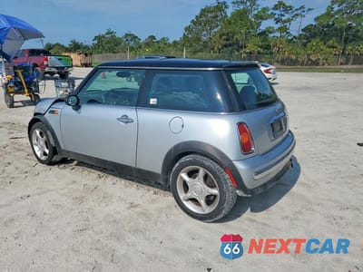 Drugie zdjęcie samochodu z przodu: 2002 MINI COOPER VIN:WMWRC334X2TC37790 - miniatura