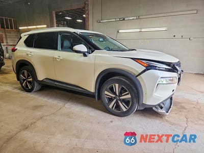 Czwarte zdjęcie samochodu z boku: 2021 NISSAN ROGUE PLATINUM VIN:JN8AT3DD9MW302064 - miniatura
