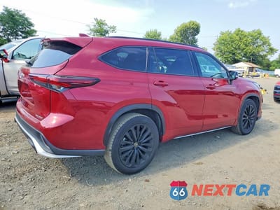 Trzecie zdjęcie samochodu z tyłu: 2024 TOYOTA HIGHLANDER XSE VIN:5TDKDRBH2RS533806 - miniatura