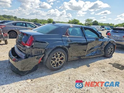 Trzecie zdjęcie samochodu z tyłu: 2017 CHRYSLER 300 S VIN:2C3CCAGG0HH512706 - miniatura