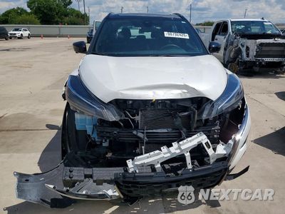 Piąte zdjęcie samochodu w środku: 2024 NISSAN KICKS SR VIN:3N1CP5DV0RL502599 - miniatura