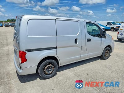 Trzecie zdjęcie samochodu z tyłu: 2015 NISSAN NV200 DELIVERY VAN VIN:3N6CM0KNXFK731365 - miniatura