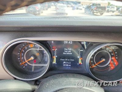 Zdjęcie 9 z 13 samochodu: 2019 JEEP WRANGLER UNLIMITED SAHARA VIN:1C4HJXEN8KW511307 - miniatura