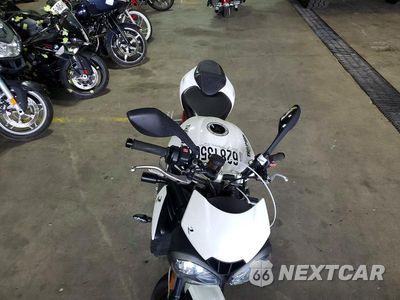 Piąte zdjęcie samochodu w środku: 2018 TRIUMPH MOTORCYCLE STREET TRIPLE R VIN:SMTA414D3JT834907 - miniatura