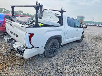 Trzecie zdjęcie samochodu z tyłu: 2026 TOYOTA TUNDRA SR5 VIN:5TFLA5DB1TX342247 - miniatura
