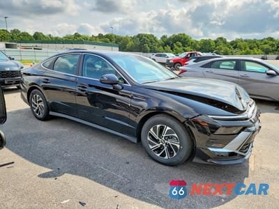 Czwarte zdjęcie samochodu z boku: 2026 HYUNDAI SONATA HYBRID BLUE VIN:KMHL24JJ0TA166728 - miniatura