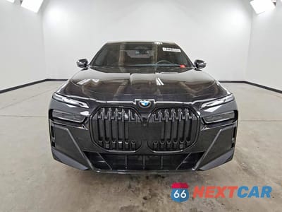 Piąte zdjęcie samochodu w środku: 2023 BMW 760 XI VIN:WBA33EJ01PCN17880 - miniatura